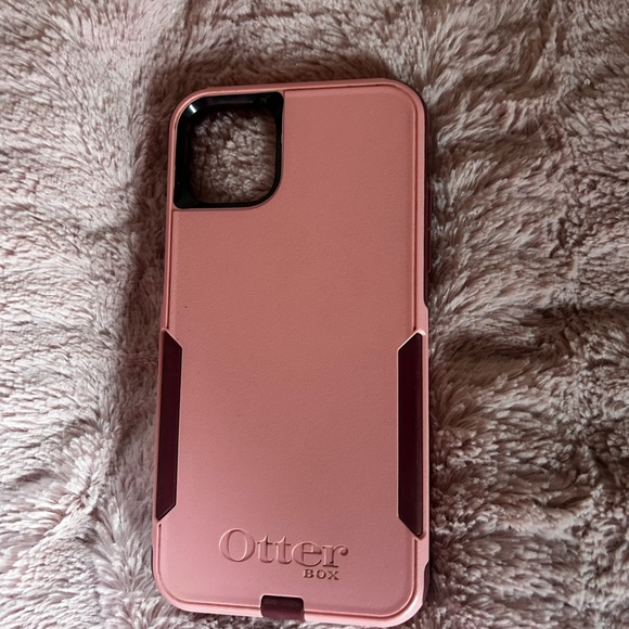 5 Pre Owned iPhone 11 Pro Max Cases - Picture 4 of 6